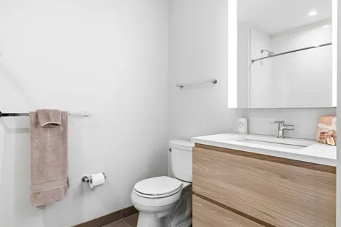 $2,065,000 | 133 Seaport Boulevard, Unit 723, Boston, MA 02210