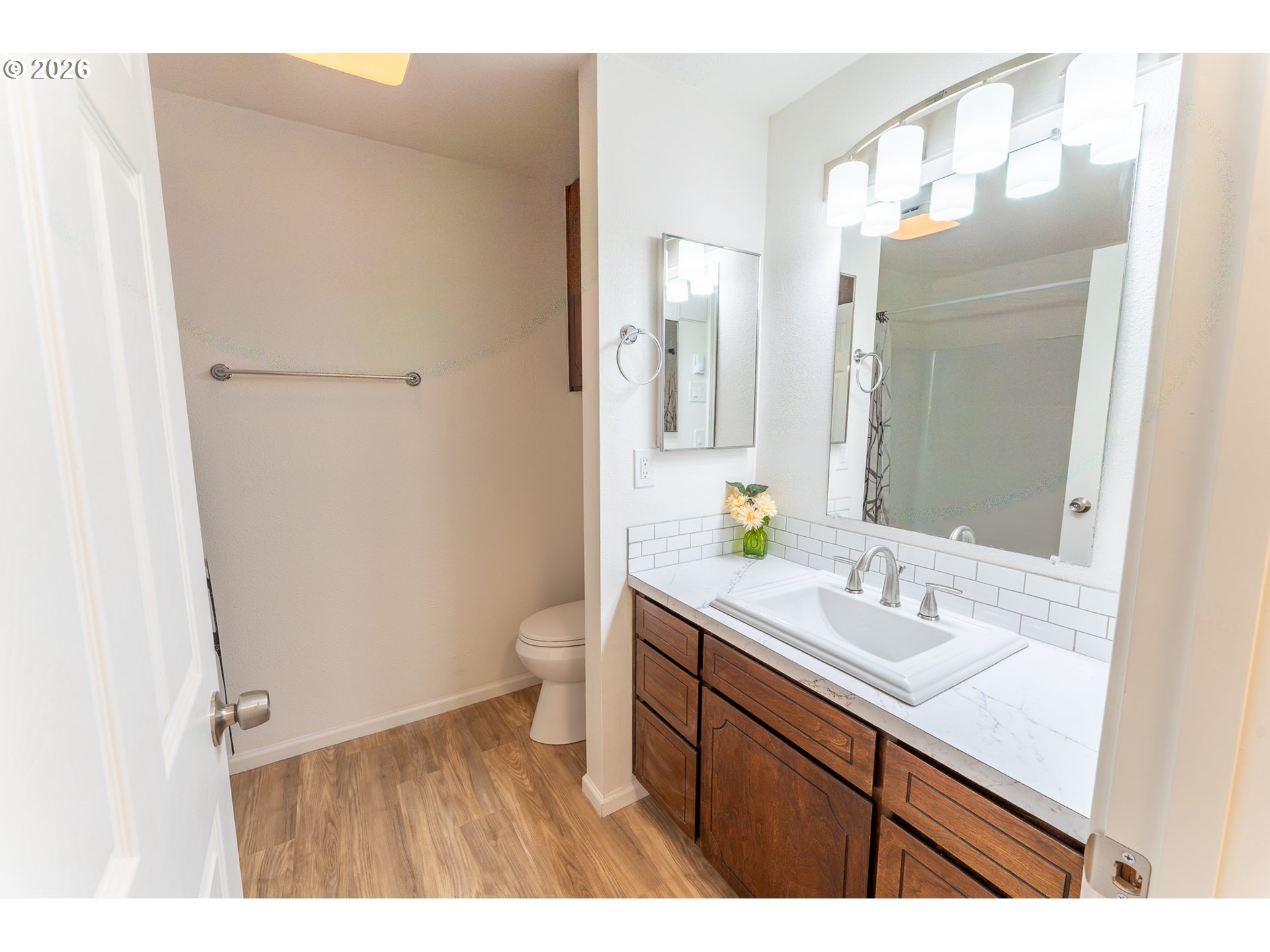 2025 Pine Street Florence, OR 97439 - Photo 18 of 29 Bathroom