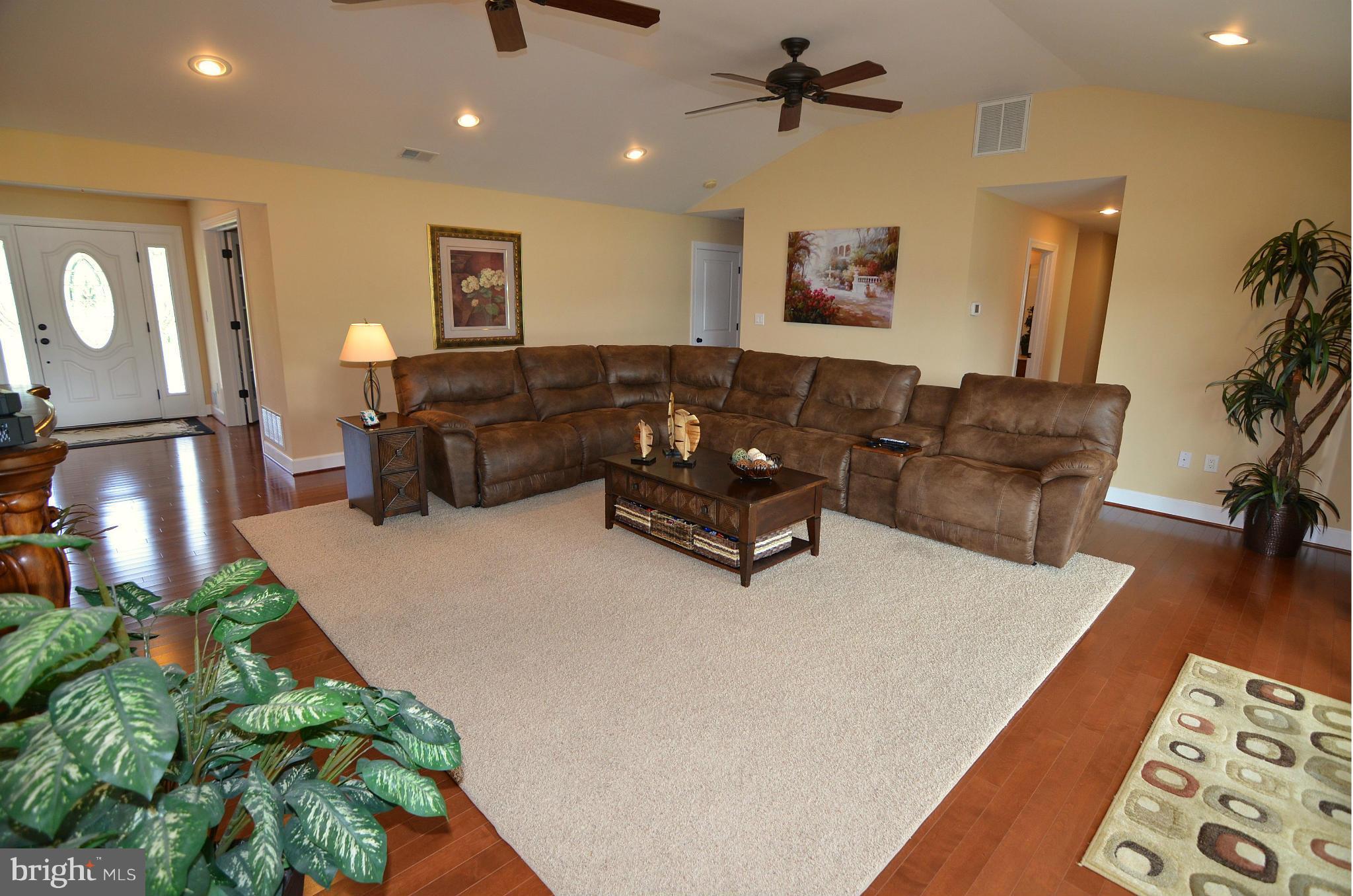 1871 Poplar Ridge Road Pasadena, MD 21122 - Photo 12 of 28 Family Room