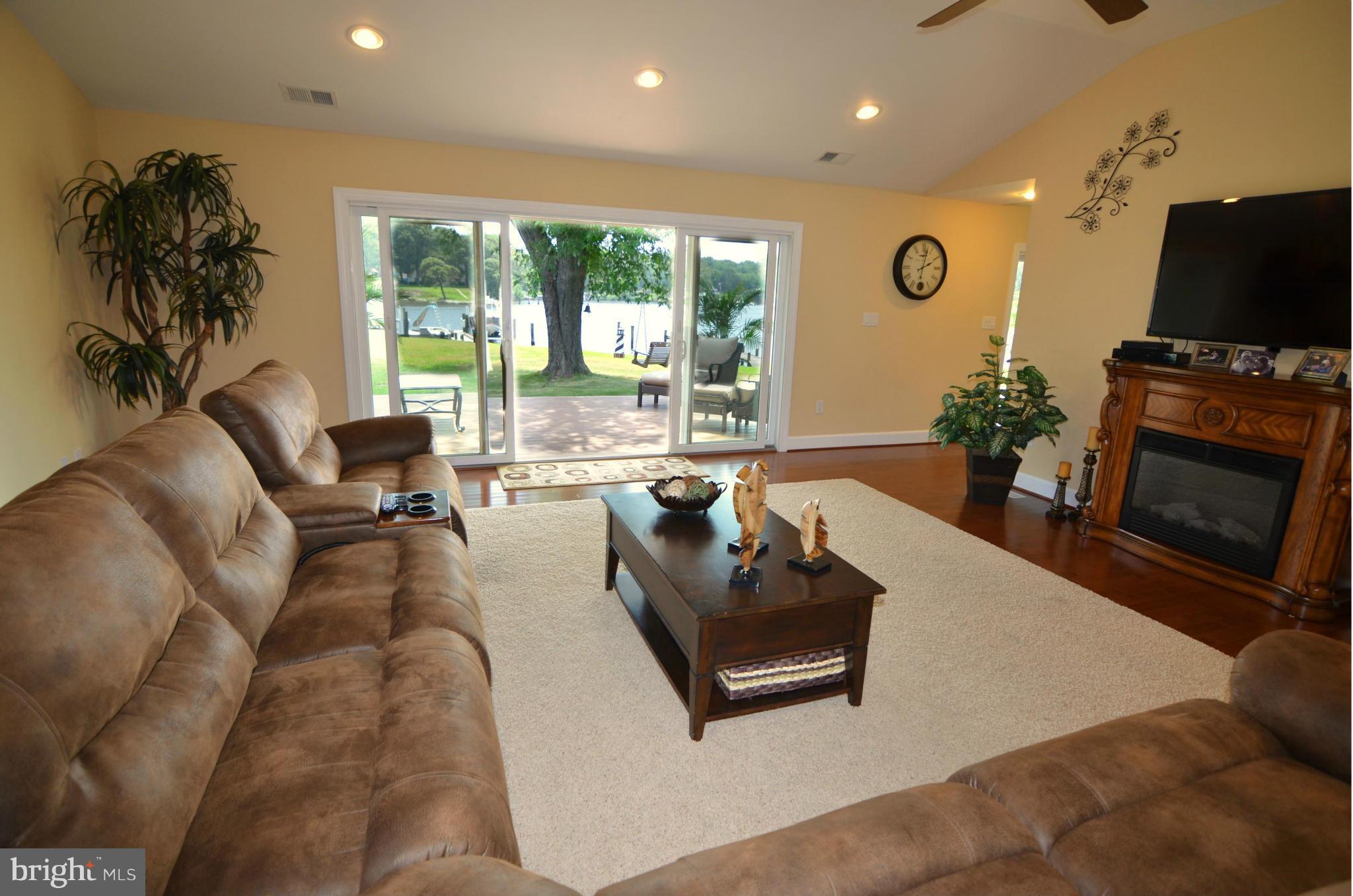 1871 Poplar Ridge Road Pasadena, MD 21122 - Photo 14 of 28 Family Room