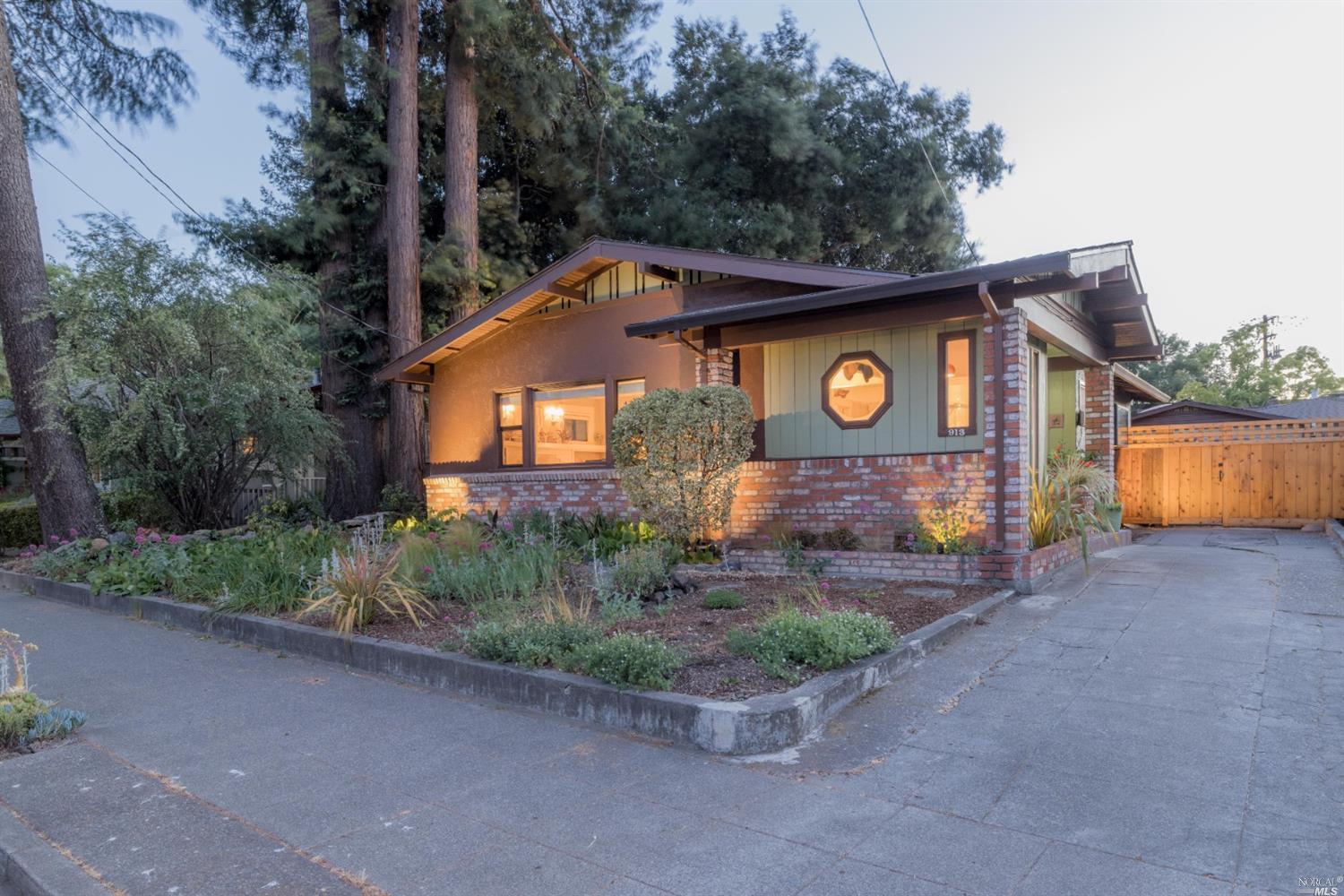 913 Washington Street Santa Rosa, CA 95401 - Photo 1 of 1 Gallery Image 1