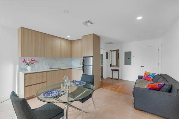 $1,700 | 307 North Highland Drive, Hollywood, FL 33021