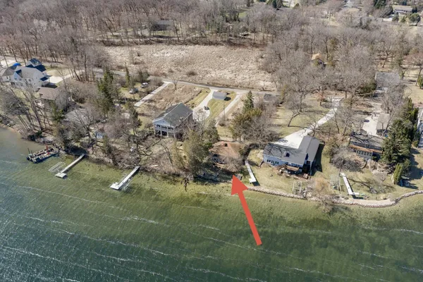 $995,000 | 212 South Golden Lake Lane, Summit, WI 53066