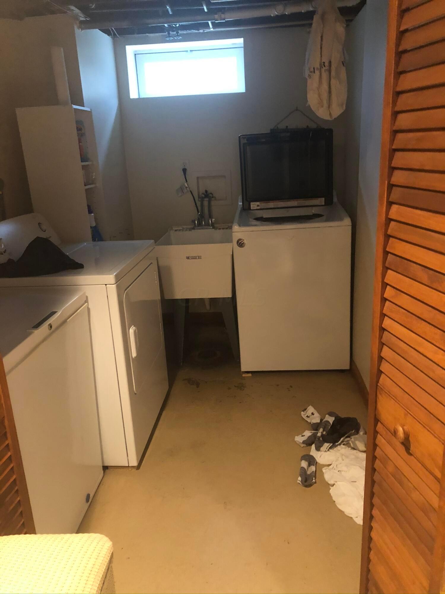 939 Vernon Road Columbus, OH 43209 - Photo 18 of 20 basement laundry room