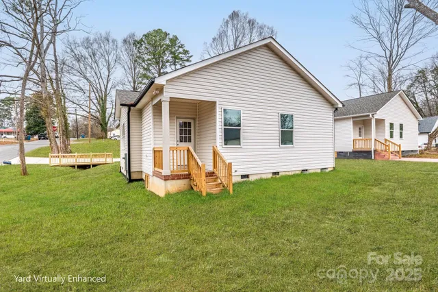 a view of a house with a backyard