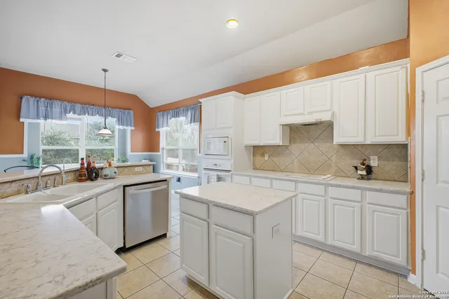 $500,000 | 1402 Mesa Creek, San Antonio, TX 78258