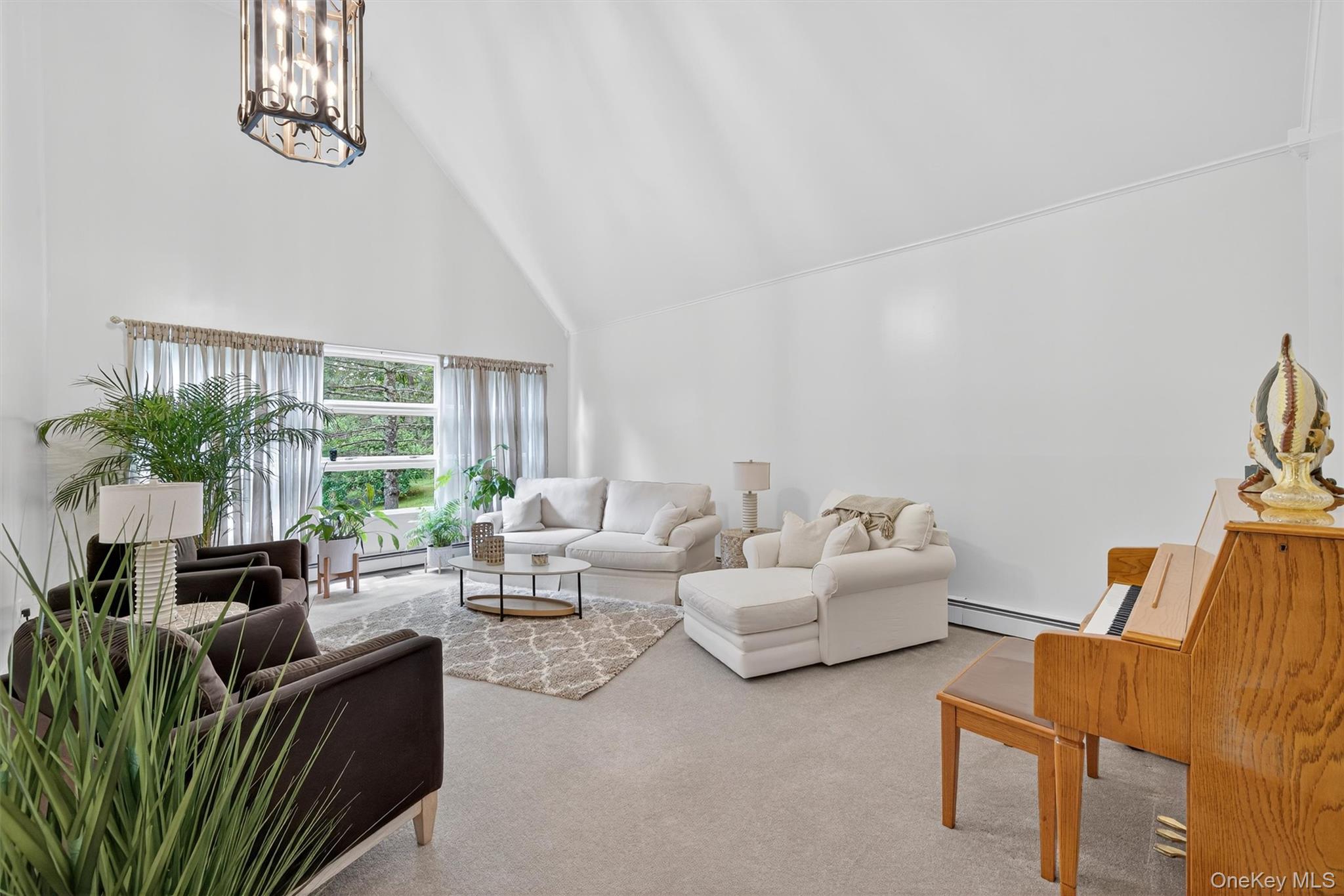 41 Hickory Hill Road Newburgh, NY 12550 - Photo 6 of 45 Vaulted ceilings