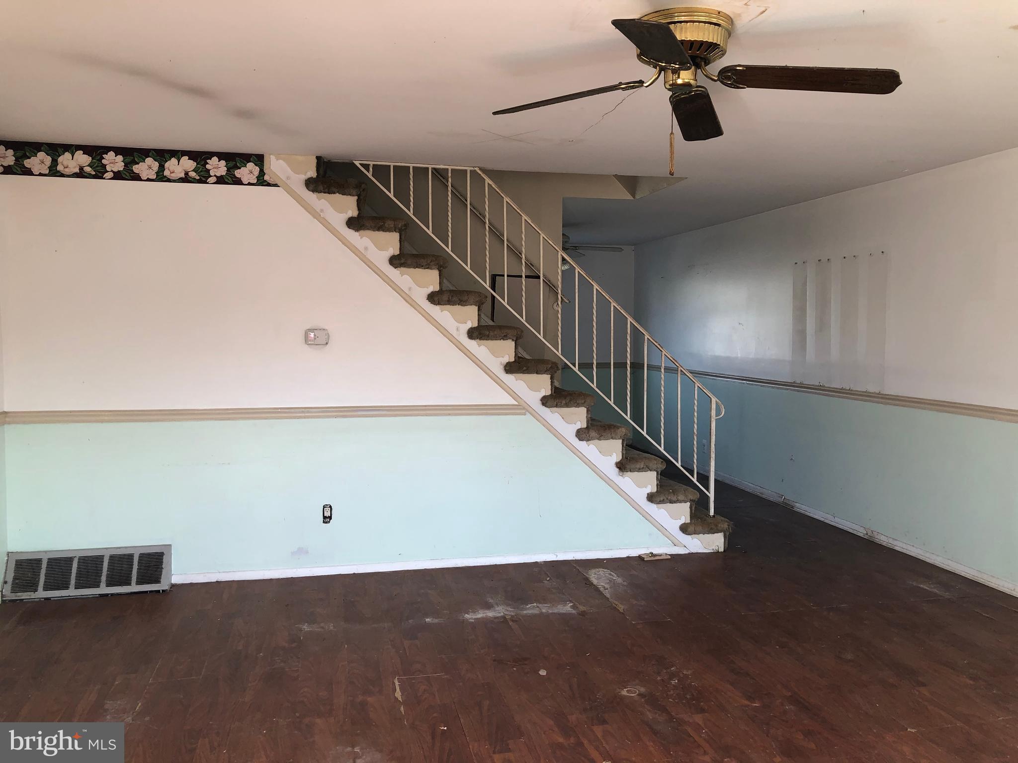 2106 Southorn Road Baltimore, MD 21220 - Photo 2 of 17 Living Room