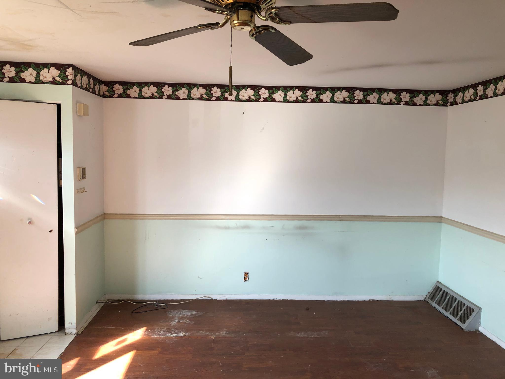 2106 Southorn Road Baltimore, MD 21220 - Photo 3 of 17 Living Room