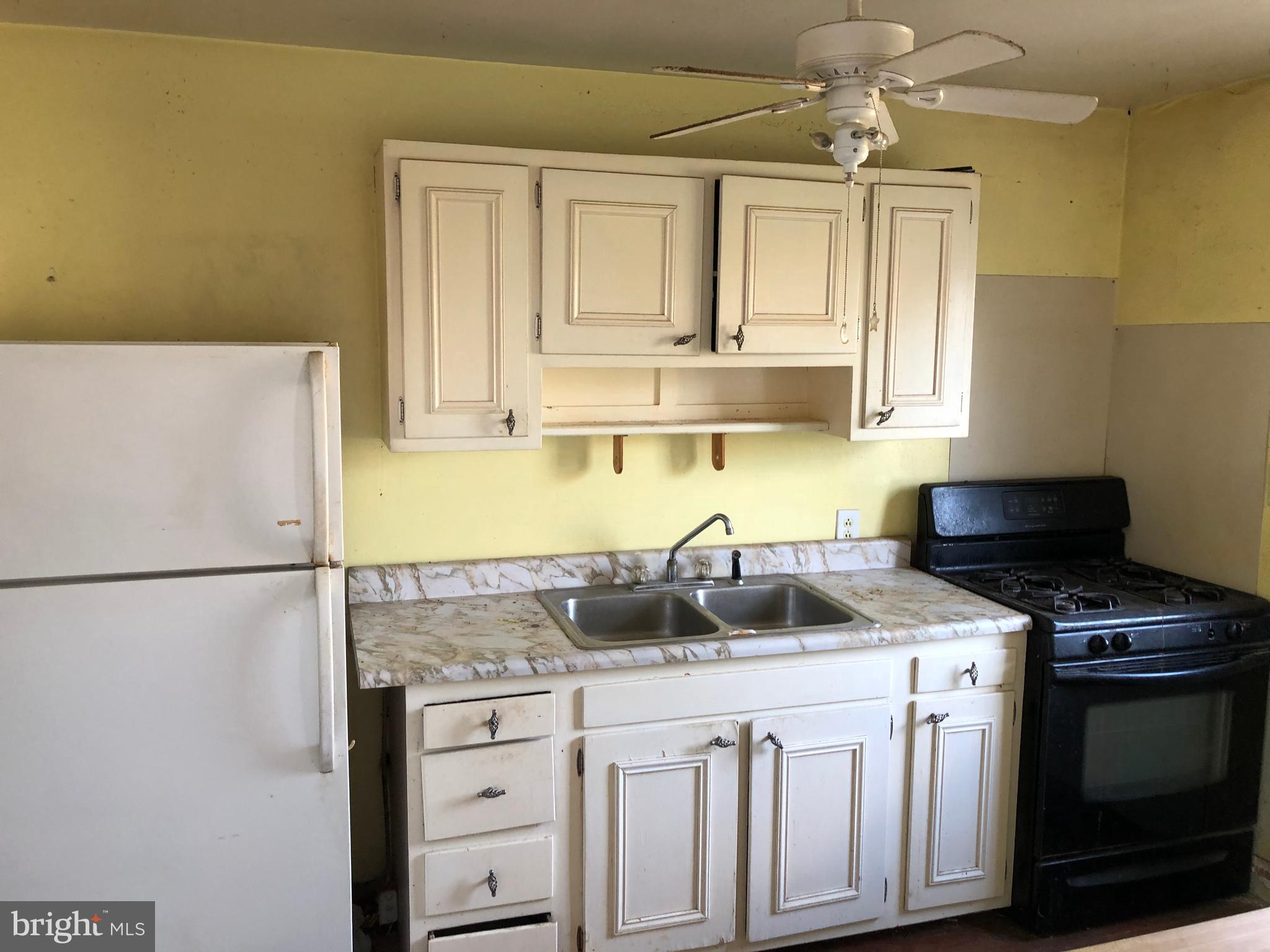 2106 Southorn Road Baltimore, MD 21220 - Photo 7 of 17 Kitchen
