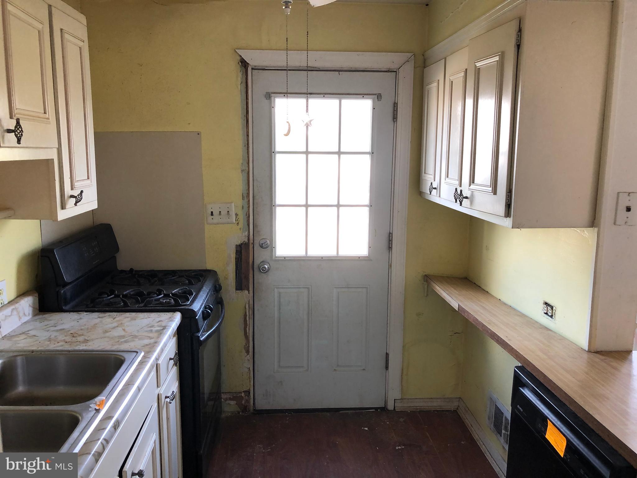 2106 Southorn Road Baltimore, MD 21220 - Photo 8 of 17 Kitchen