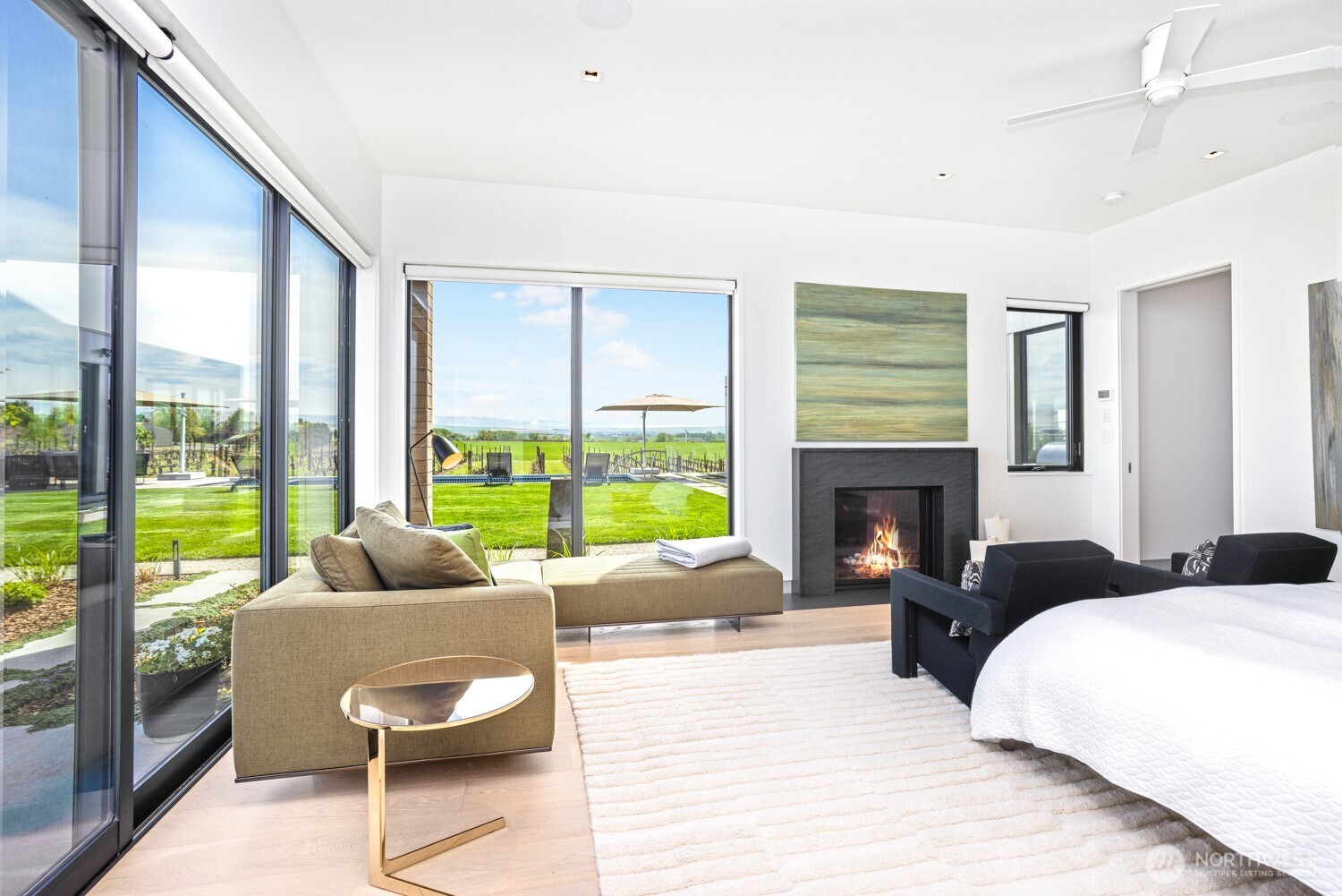 1721-j B J B George Road Walla Walla, WA 99362 - Photo 22 of 40 a living room with furniture and a large window