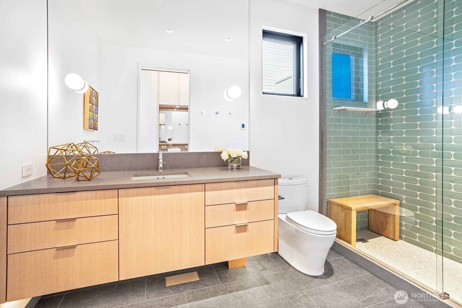 1721-j B J B George Road Walla Walla, WA 99362 - Photo 31 of 40 a bathroom with a toilet a sink and mirror