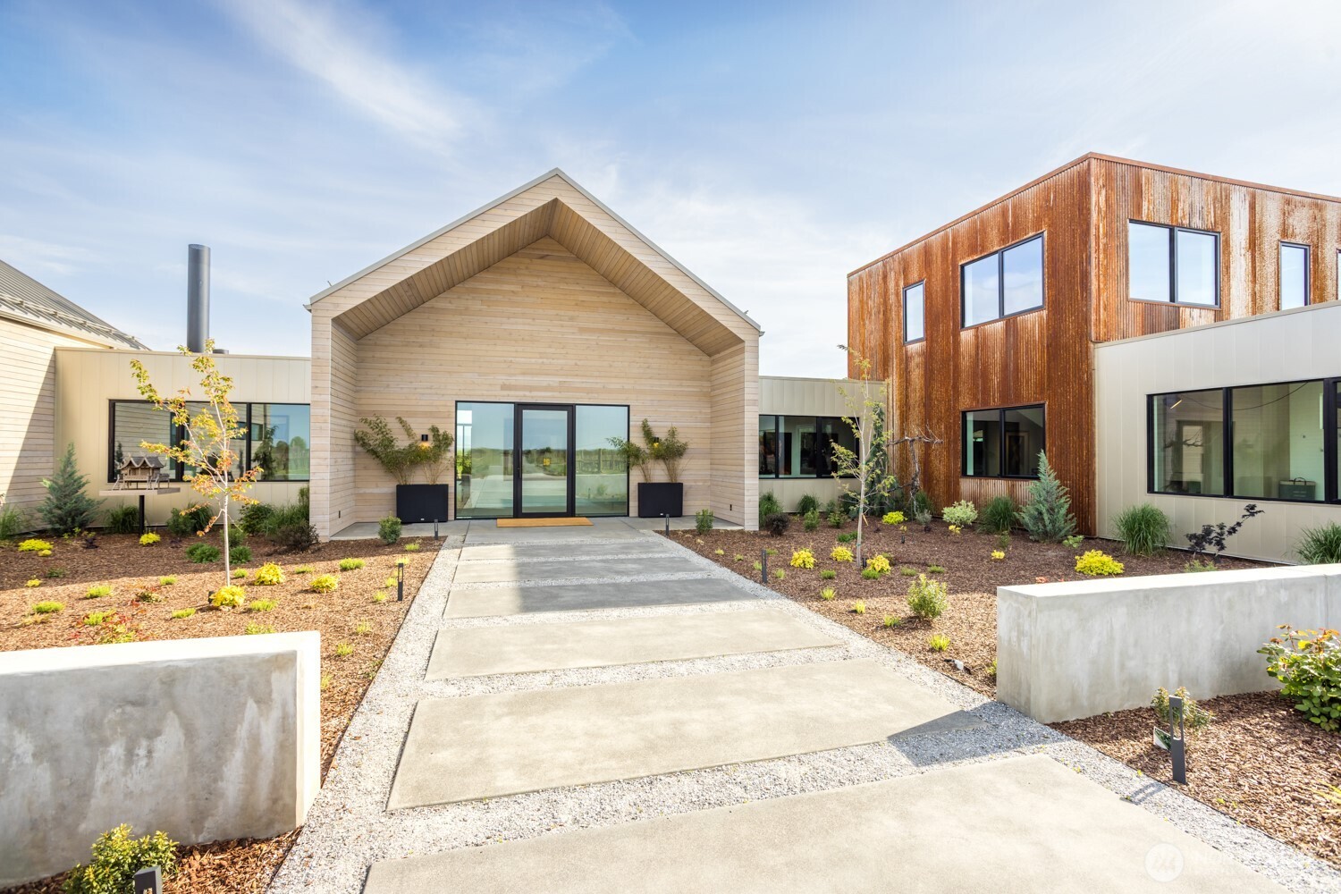 1721-j B J B George Road Walla Walla, WA 99362 - Photo 4 of 40 a view of a house with sitting area