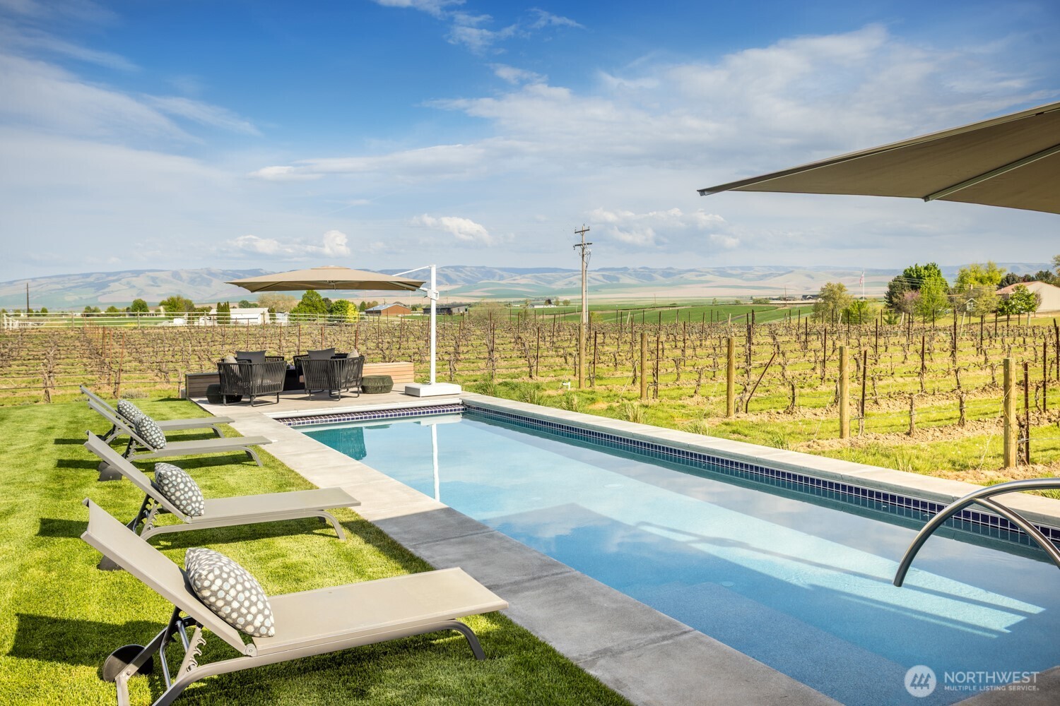 1721-j B J B George Road Walla Walla, WA 99362 - Photo 6 of 40 a view of a swimming pool with an ocean view