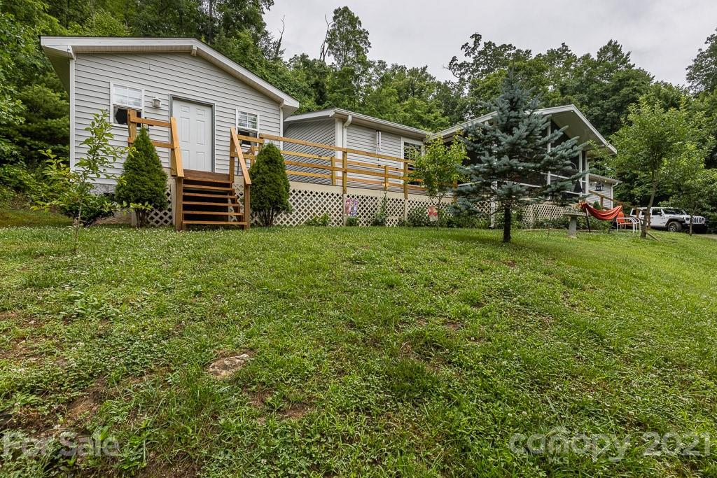 47 Integrity Mountain Otto, NC 28763 - Photo 21 of 22 a view of a backyard with plants and a garden