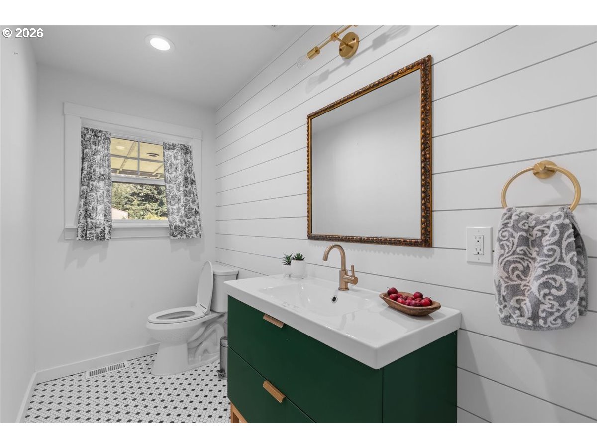 15900 Southeast Royer Road Damascus, OR 97089 - Photo 13 of 45 Bathroom