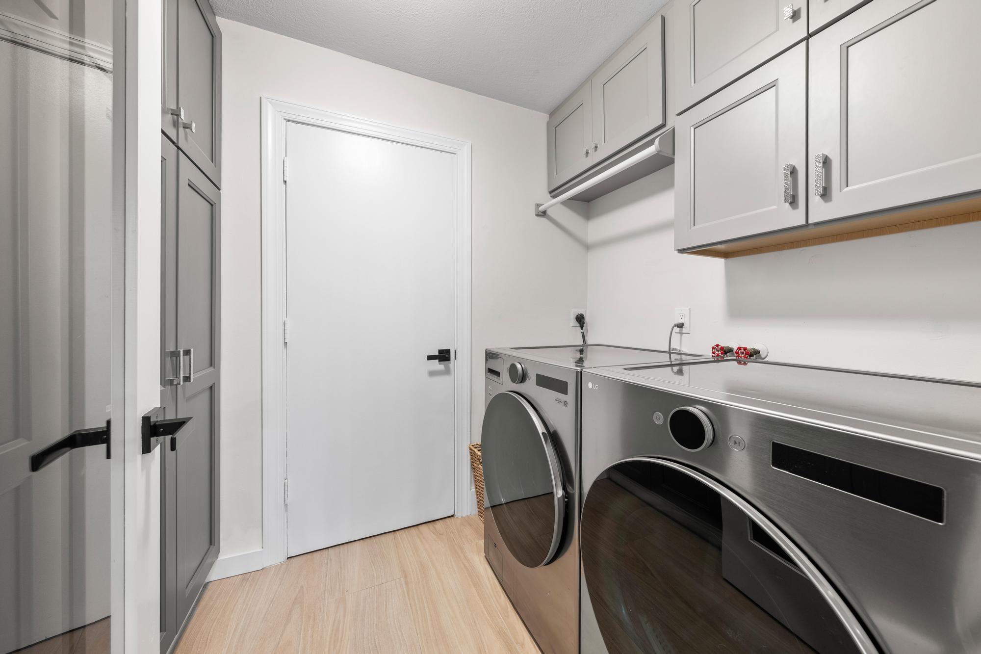 104 Elsa Road Jupiter, FL 33477 - Photo 20 of 33 Laundry