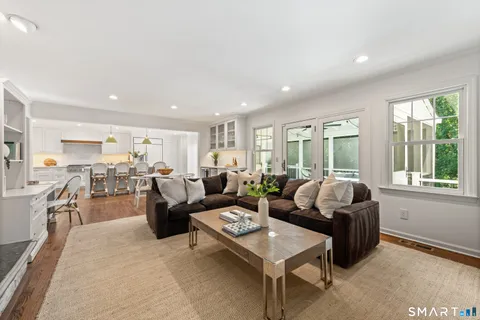$1,949,000 | 1680 Cross Highway, Fairfield, CT 06824