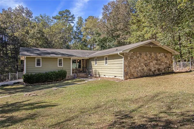 $275,000 | 371 Lake Drive Southeast, Calhoun, GA 30701