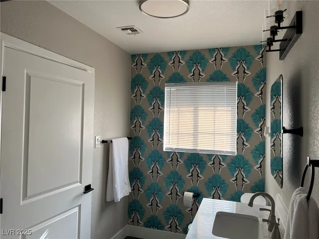 $2,700 | 1001 Griffith Avenue, Las Vegas, NV 89104