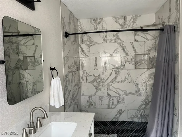 $2,700 | 1001 Griffith Avenue, Las Vegas, NV 89104