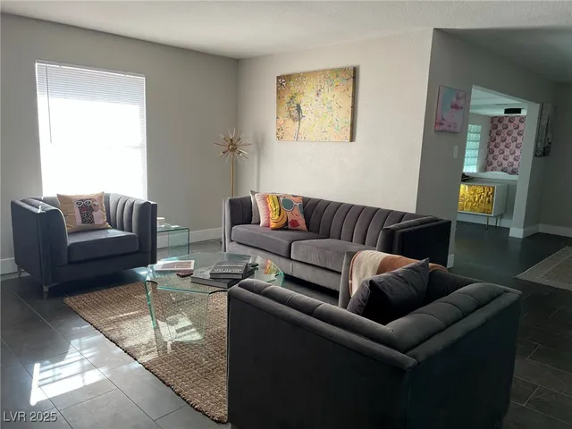 $2,700 | 1001 Griffith Avenue, Las Vegas, NV 89104