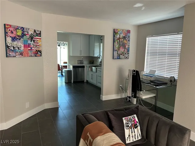 $2,700 | 1001 Griffith Avenue, Las Vegas, NV 89104