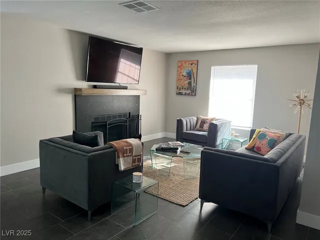 $2,700 | 1001 Griffith Avenue, Las Vegas, NV 89104