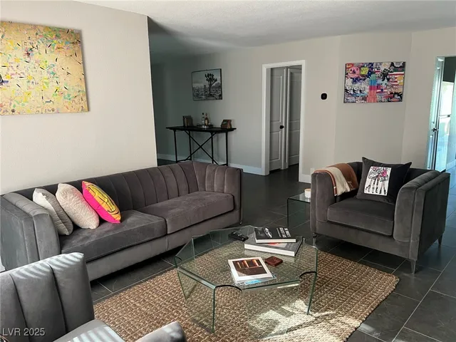 $2,700 | 1001 Griffith Avenue, Las Vegas, NV 89104