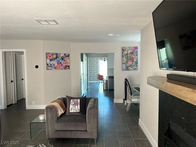 $2,700 | 1001 Griffith Avenue, Las Vegas, NV 89104