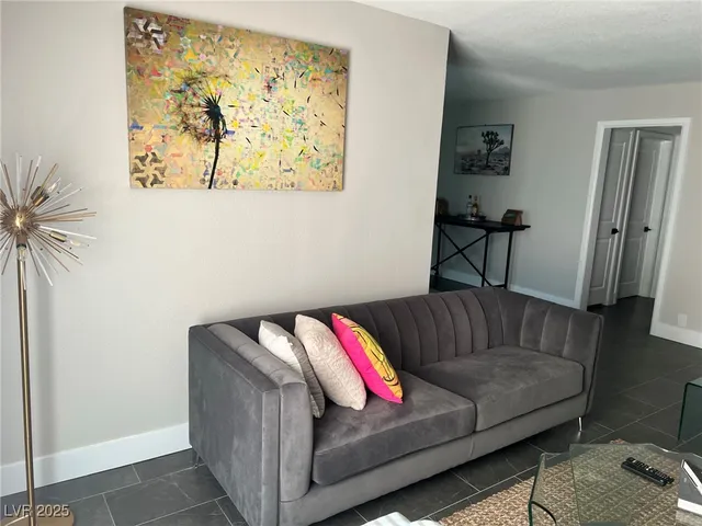 $2,700 | 1001 Griffith Avenue, Las Vegas, NV 89104