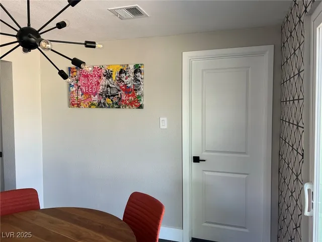 $2,700 | 1001 Griffith Avenue, Las Vegas, NV 89104