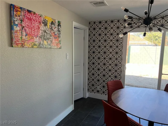 $2,700 | 1001 Griffith Avenue, Las Vegas, NV 89104