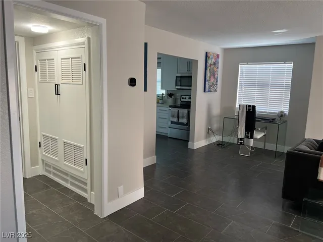 $2,700 | 1001 Griffith Avenue, Las Vegas, NV 89104