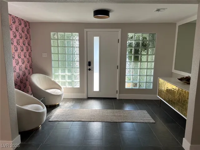 $2,700 | 1001 Griffith Avenue, Las Vegas, NV 89104