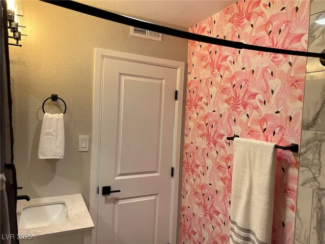 $2,700 | 1001 Griffith Avenue, Las Vegas, NV 89104