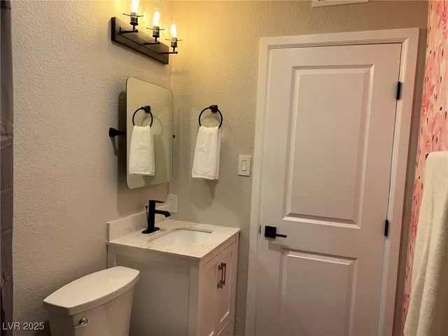 $2,700 | 1001 Griffith Avenue, Las Vegas, NV 89104