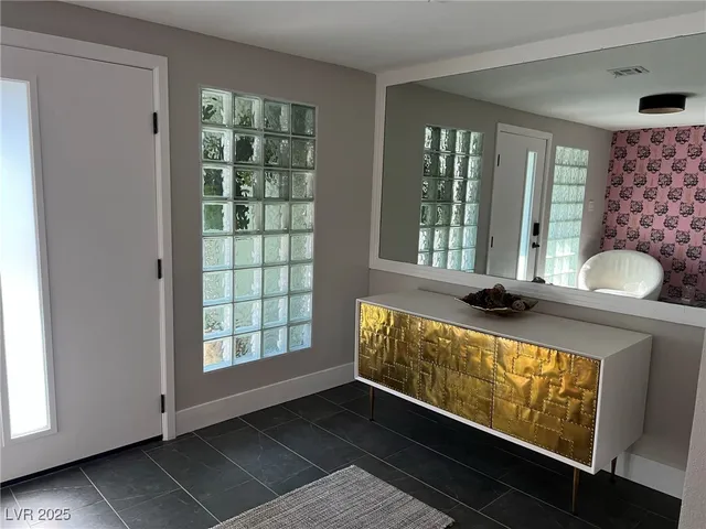 $2,700 | 1001 Griffith Avenue, Las Vegas, NV 89104