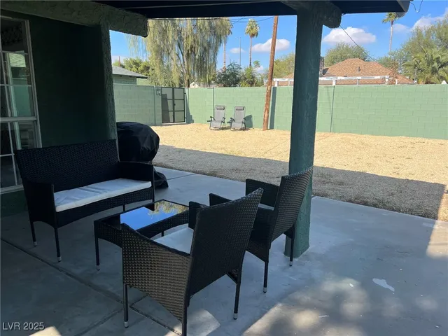 $2,700 | 1001 Griffith Avenue, Las Vegas, NV 89104