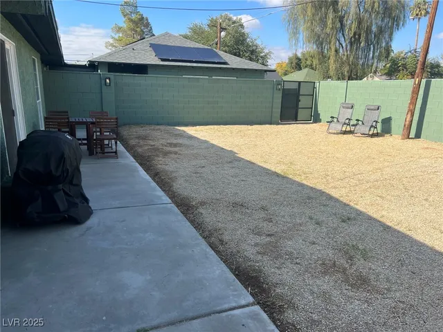 $2,700 | 1001 Griffith Avenue, Las Vegas, NV 89104