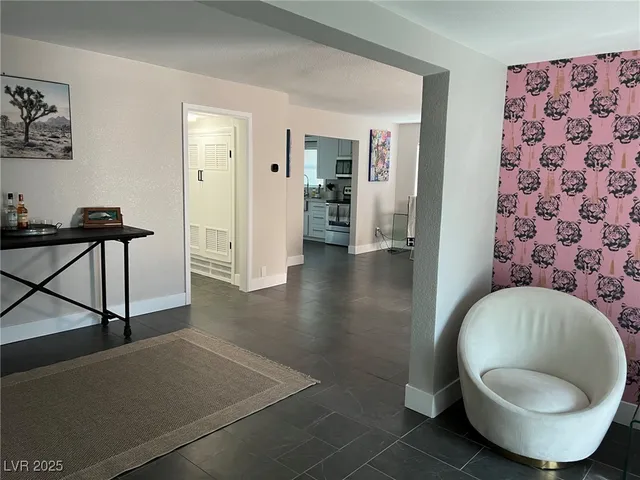 $2,700 | 1001 Griffith Avenue, Las Vegas, NV 89104