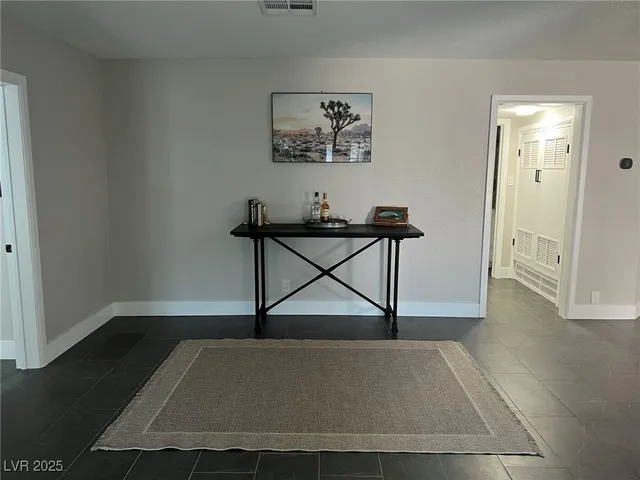 $2,700 | 1001 Griffith Avenue, Las Vegas, NV 89104