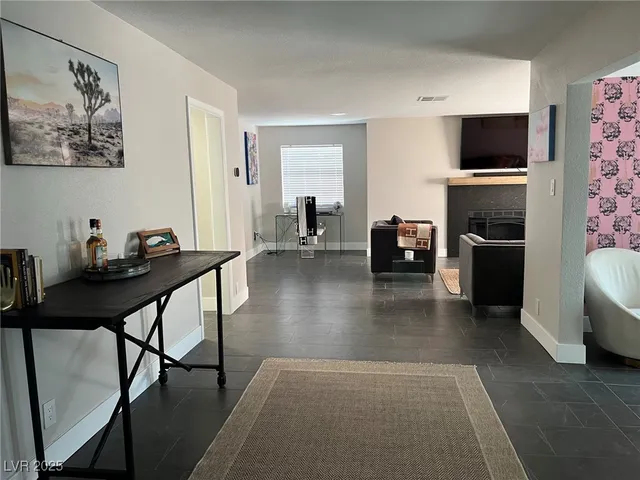 $2,700 | 1001 Griffith Avenue, Las Vegas, NV 89104