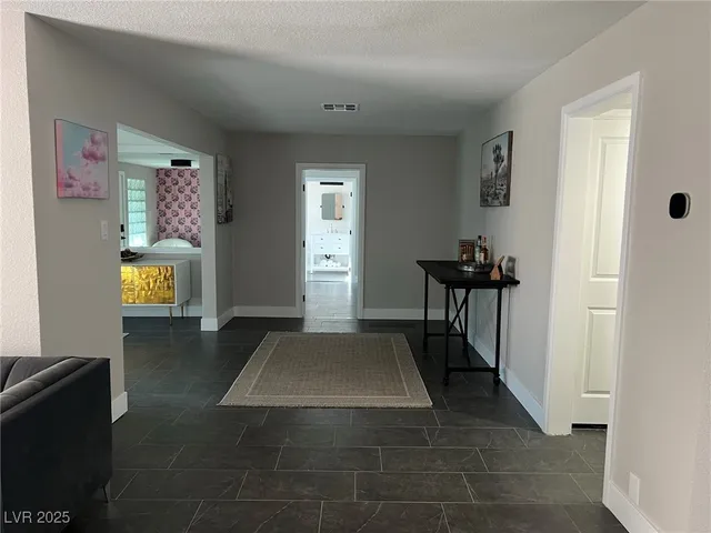 $2,700 | 1001 Griffith Avenue, Las Vegas, NV 89104