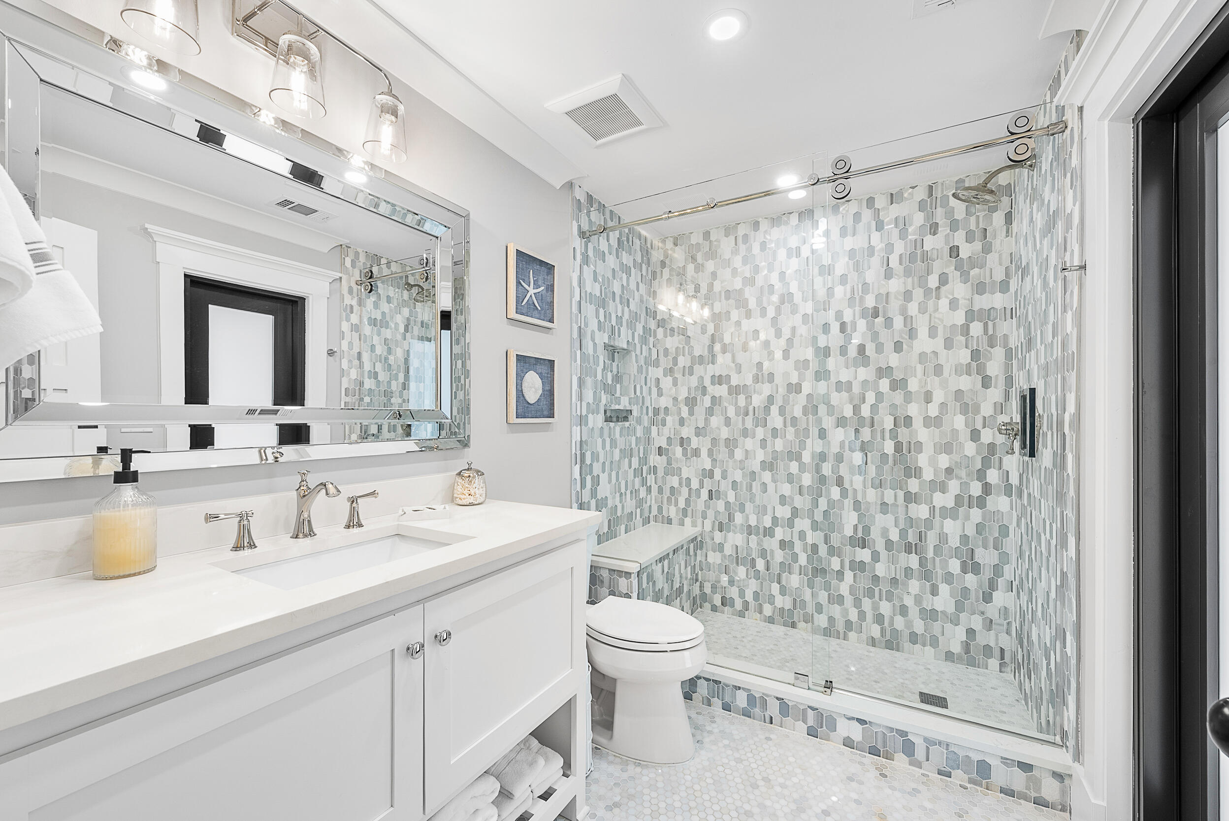 355 Center Street Jupiter, FL 33458 - Photo 20 of 26 Guest Bathroom