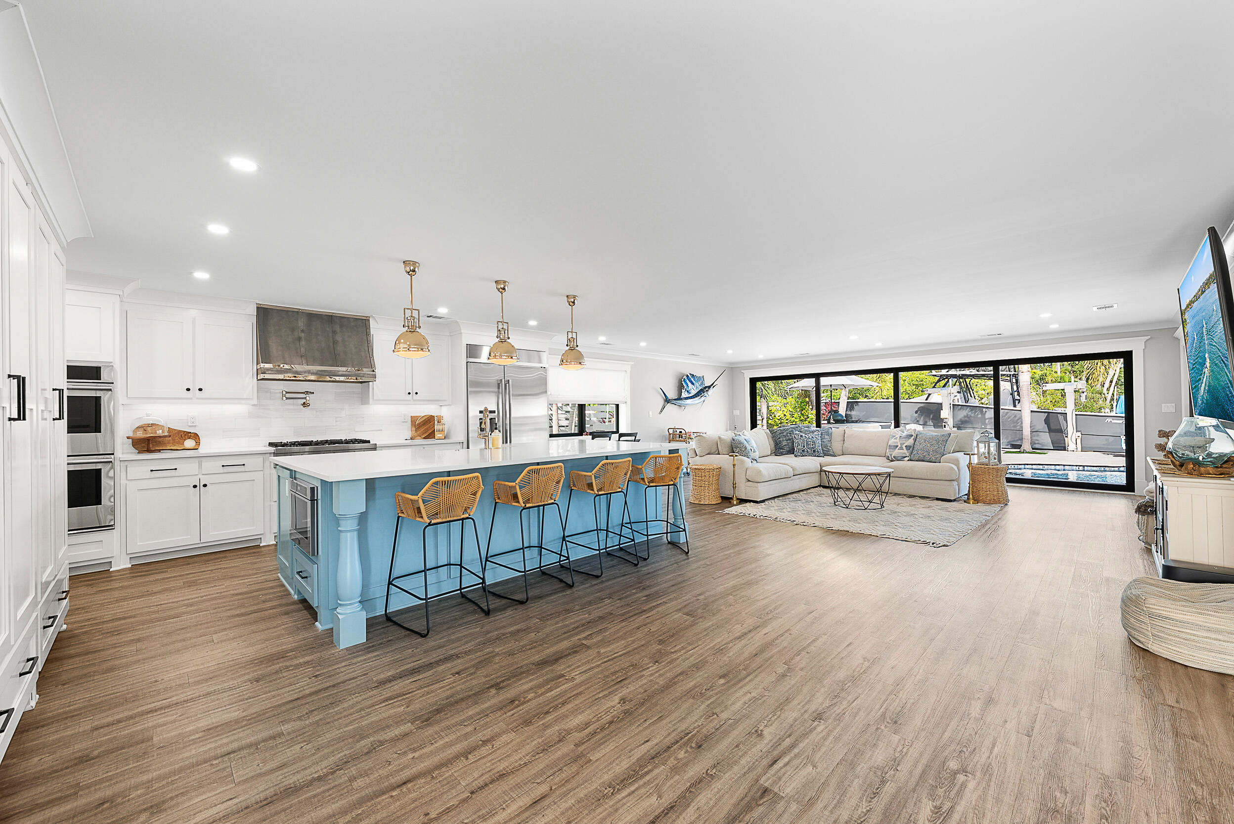 355 Center Street Jupiter, FL 33458 - Photo 5 of 26 Living/Kitchen