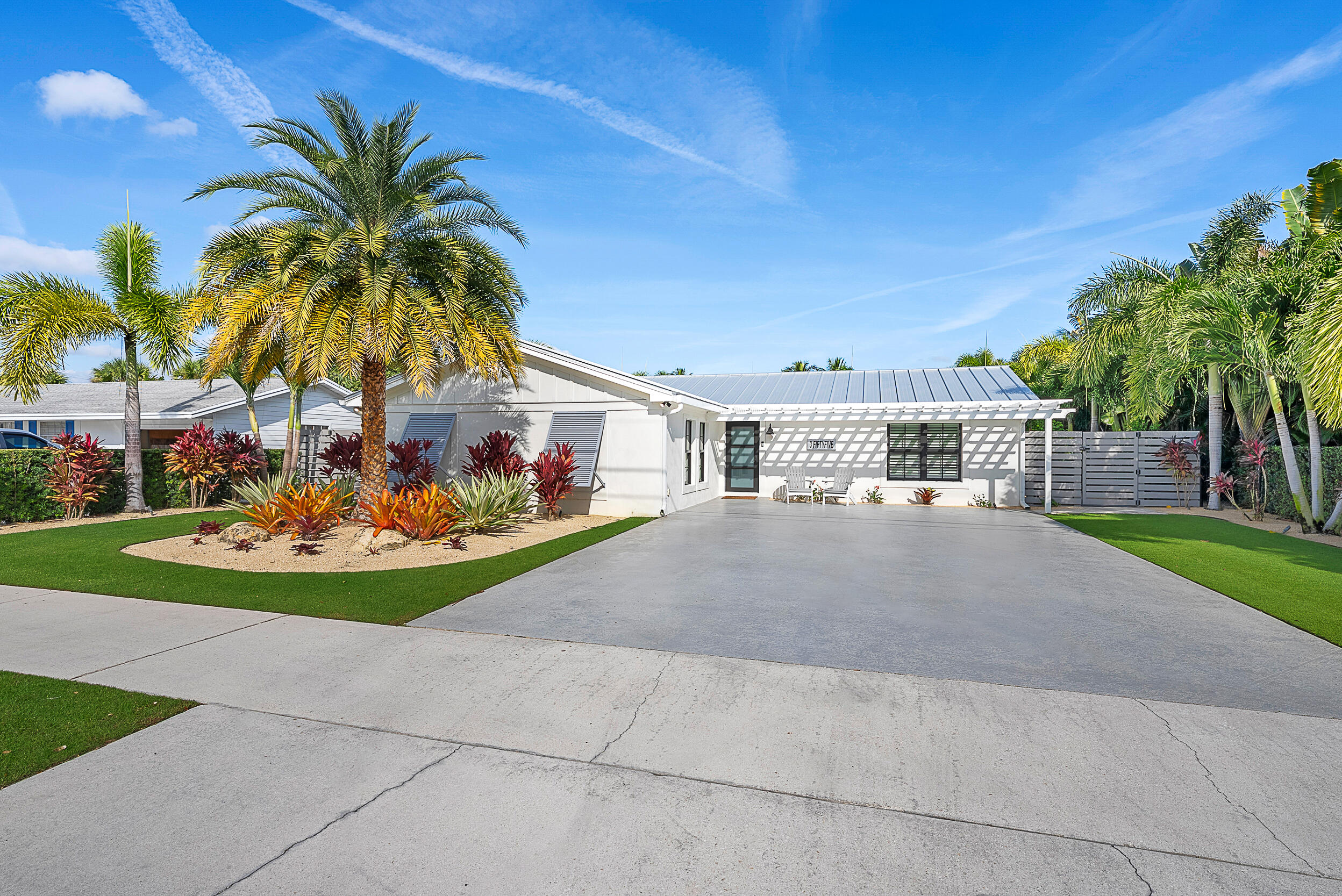 355 Center Street Jupiter, FL 33458 - Photo 8 of 26 Front Exterior