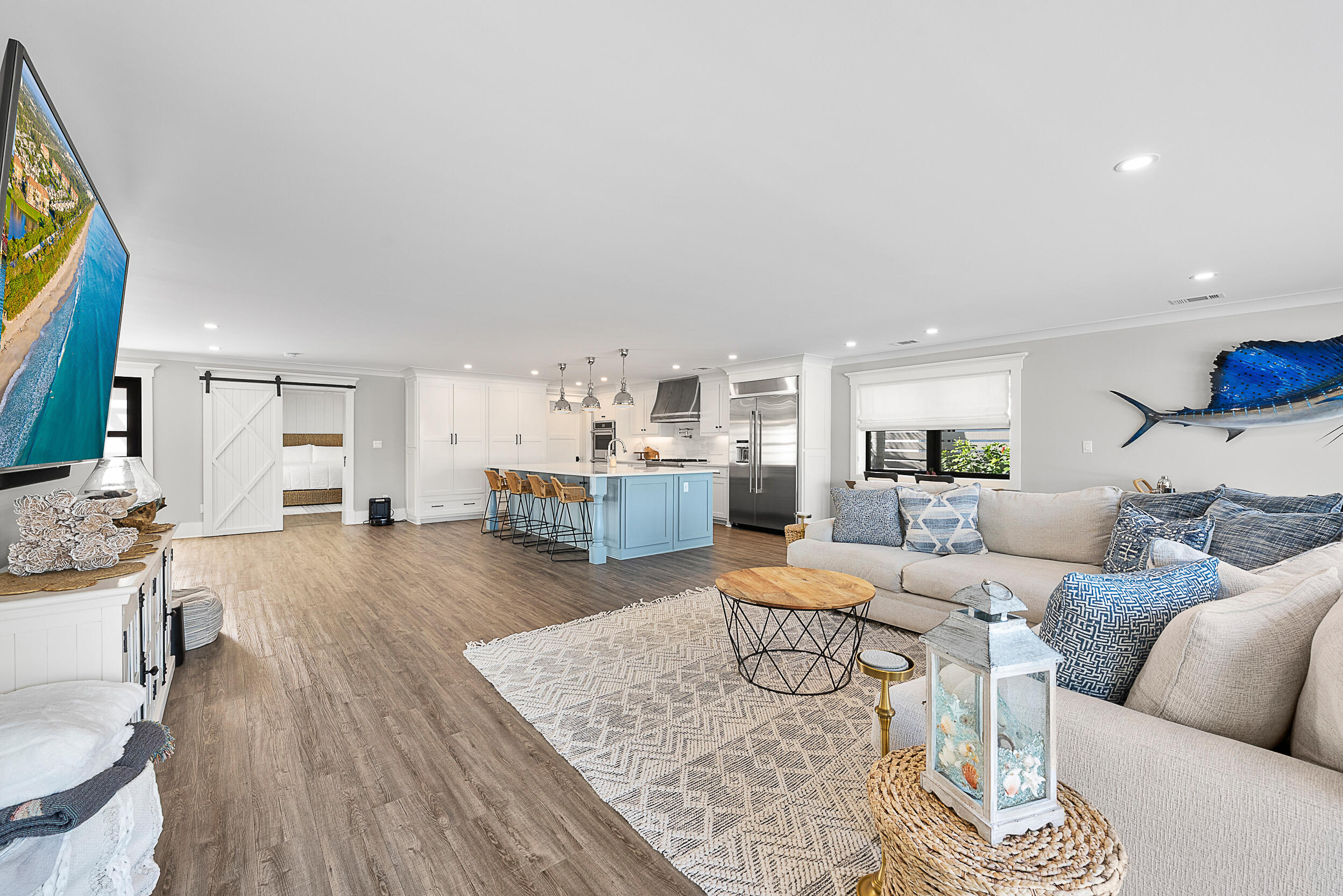 355 Center Street Jupiter, FL 33458 - Photo 9 of 26 Living Room