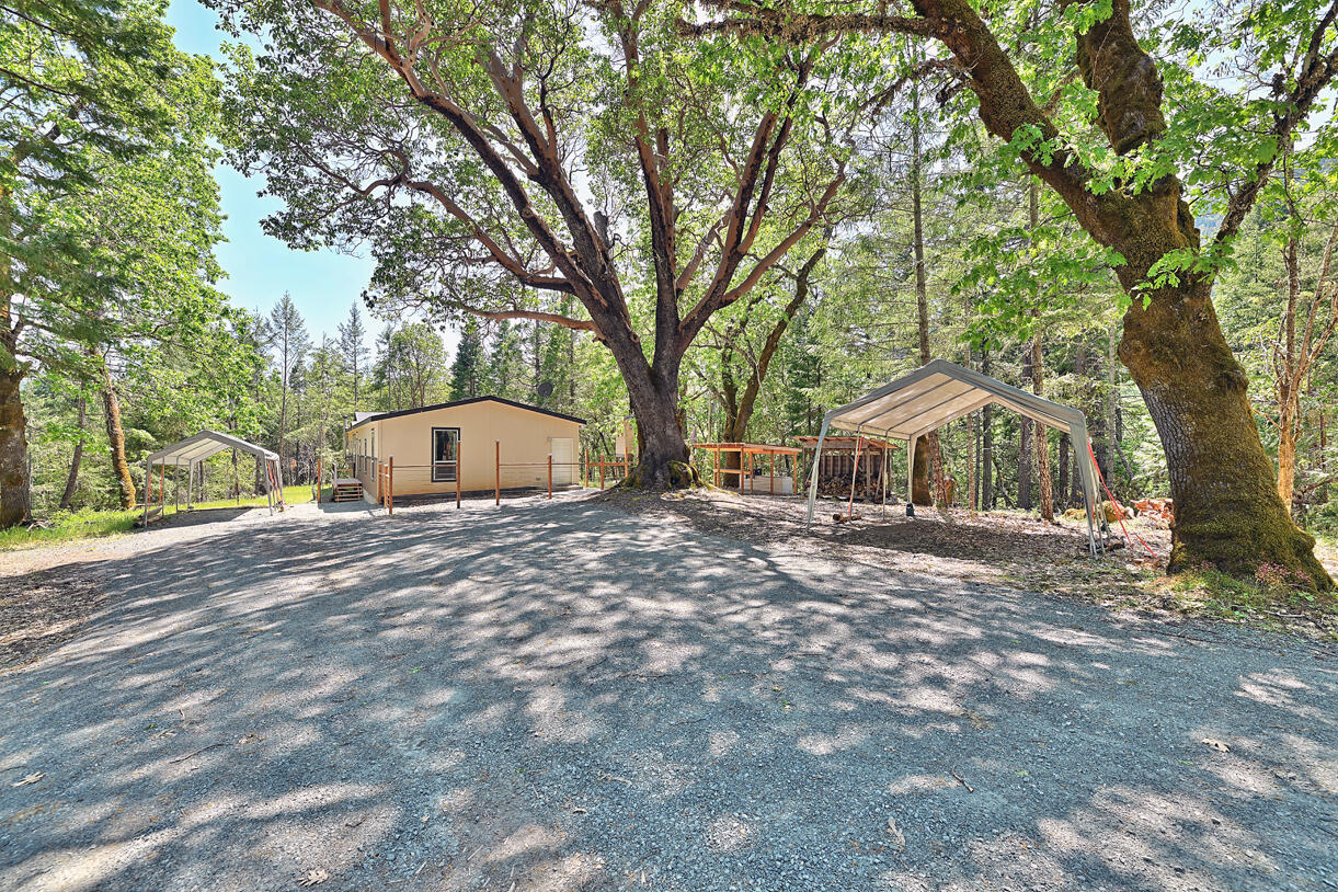 646 Winona Road Grants Pass, OR 97526 - Photo 28 of 40 DSC_9969
